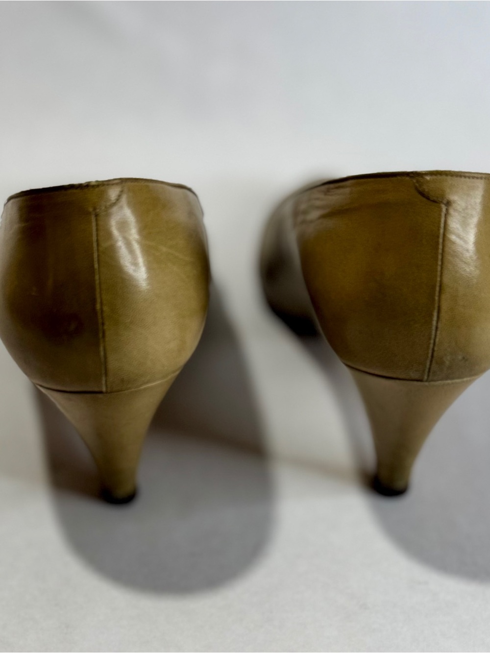 Vintage Gucci Beige Leather Pointed Pumps Italy Size 37.5 AS-IS READ DESCRIPTION - Picture 8 of 9